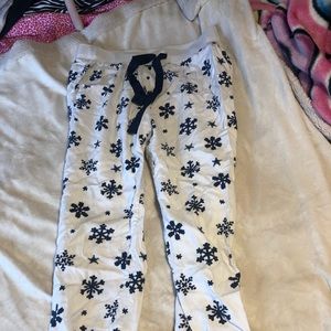 Aerie snowflake pj joggers size medium
